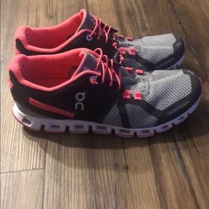 Cloud tec shoes with adjustable bungee laces